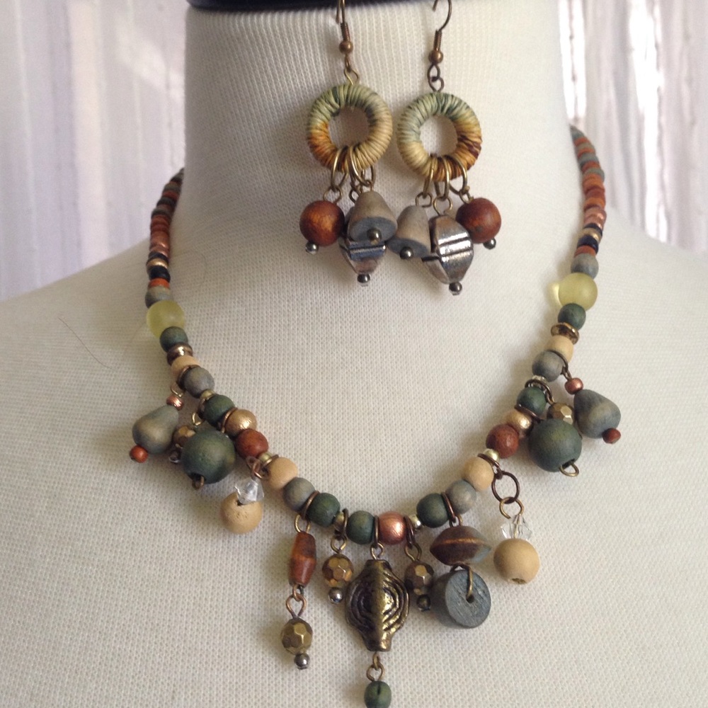 Earthy colored necklace and earrings